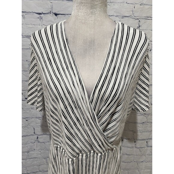 Lane Bryant Womens Plus Size White /Black Striped Short Sleeve Shirt 18/20 - Picture 2 of 7